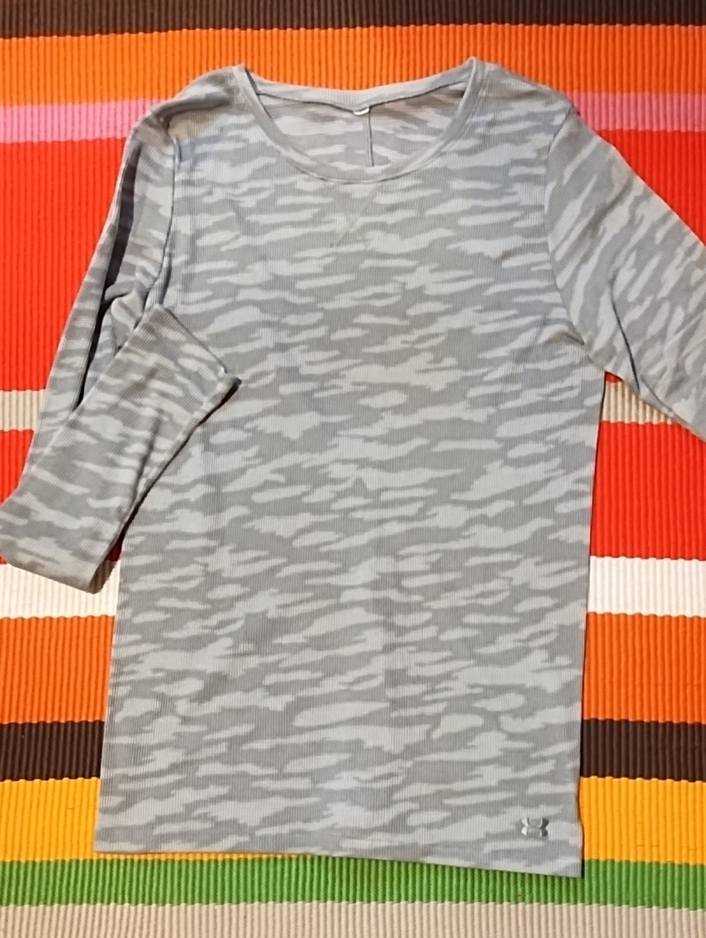 Under Armour Light Gray Camo Long Sleeve Tee Large VGC. Unisex.